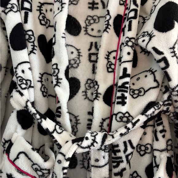 Hello Kitty Fleece Robe - Picture 3 of 5
